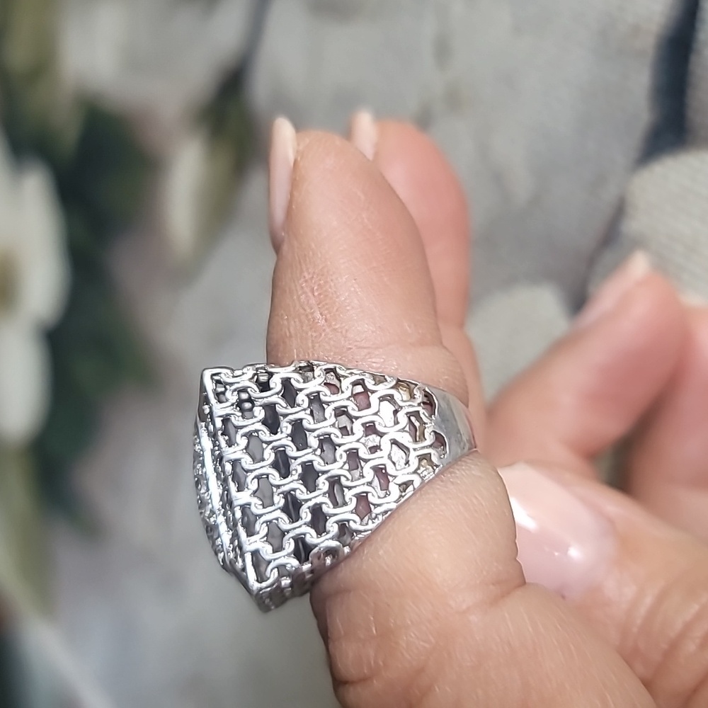 Elegant Sterling Silver chunky Ring with Intricate Design And Zirconia Sz 6.5